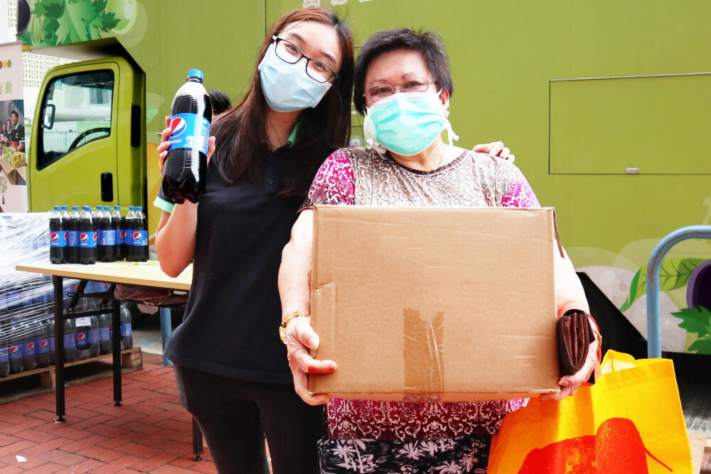 Distributed food parcel boxes and Pepsi to residents at Lai Kok estate ...