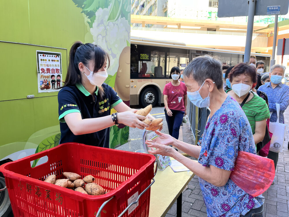 Distributed food to residents at Shek Kip Mei Nam Shan Estate — Food ...